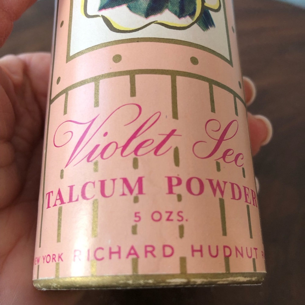 Two 1950’s vintage powders - one for your face and the other for your body! - Picture 15 of 16